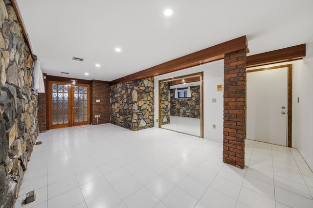 71 Lubec 1, Boston, MA 02128