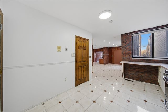 71 Lubec 1, Boston, MA 02128