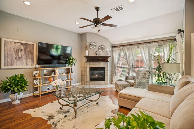 902 Granview Drive, Lewisville, TX 75067