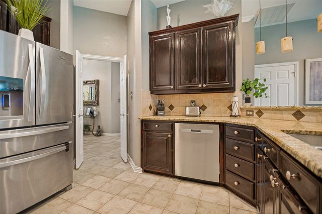 902 Granview Drive, Lewisville, TX 75067