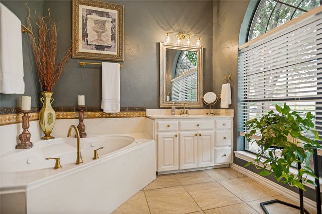 902 Granview Drive, Lewisville, TX 75067