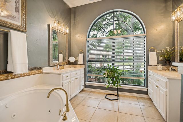 902 Granview Drive, Lewisville, TX 75067