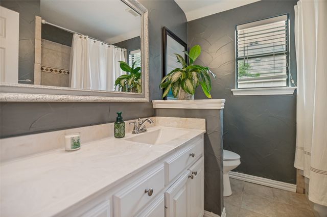 902 Granview Drive, Lewisville, TX 75067