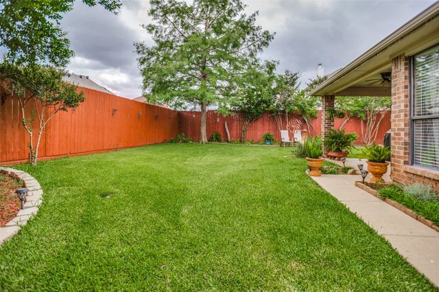 902 Granview Drive, Lewisville, TX 75067