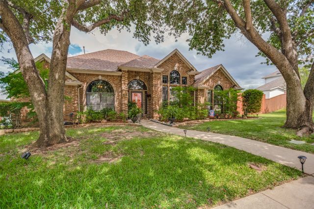902 Granview Drive, Lewisville, TX 75067