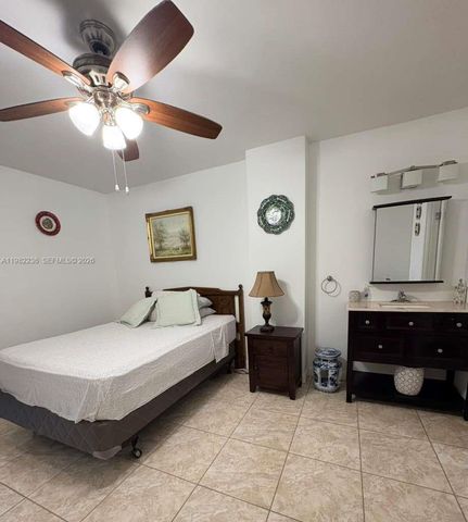 20500 W Country Club Dr 410, Aventura, FL 33180