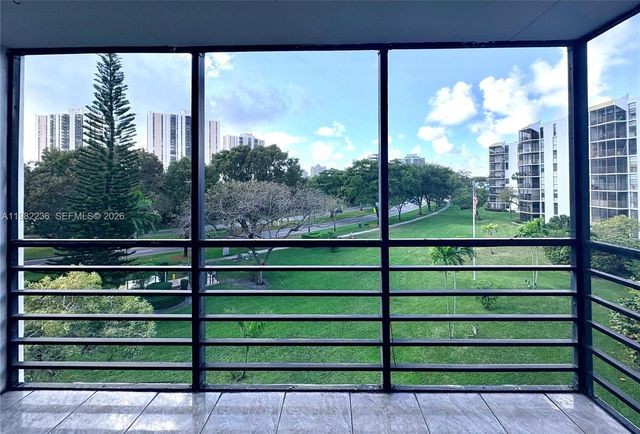 20500 W Country Club Dr 410, Aventura, FL 33180