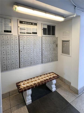 20500 W Country Club Dr 410, Aventura, FL 33180