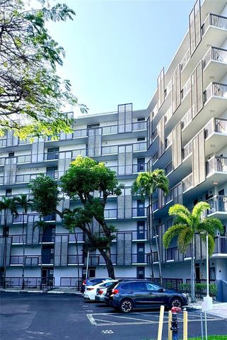 20500 W Country Club Dr 410, Aventura, FL 33180