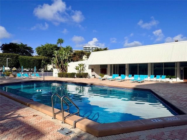 20500 W Country Club Dr 410, Aventura, FL 33180