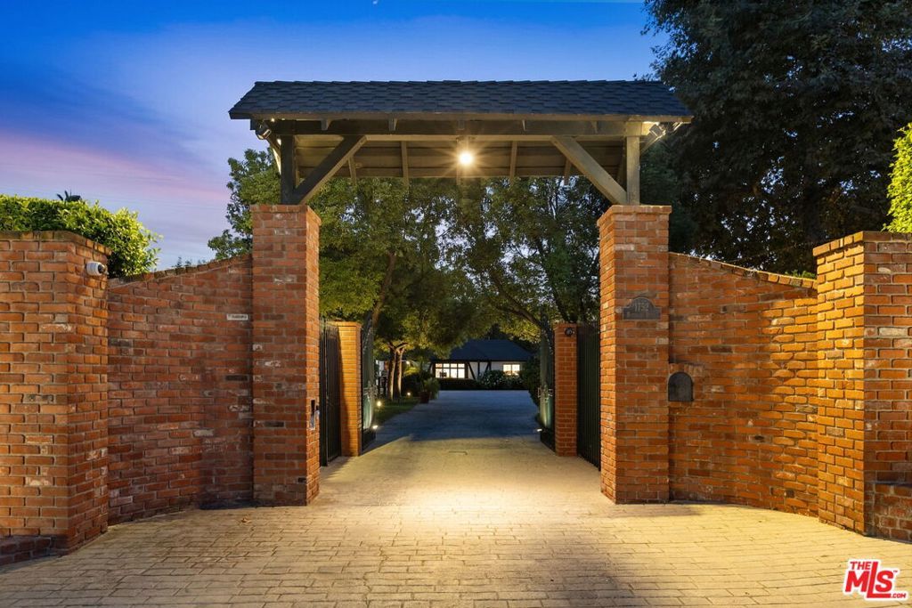 1752 Riverside Drive, Glendale, CA 91201 — exterior