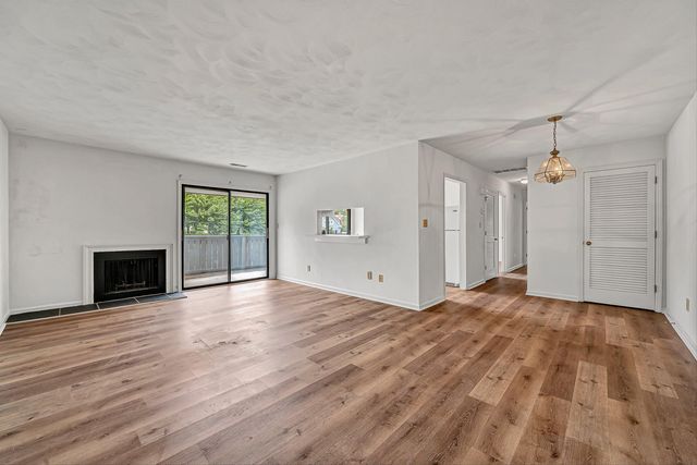 2413 Barnside CT, Salem, VA 24153