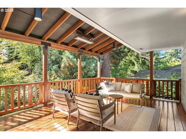 4102 Sw WESTDALE Dr, Portland, OR 97221