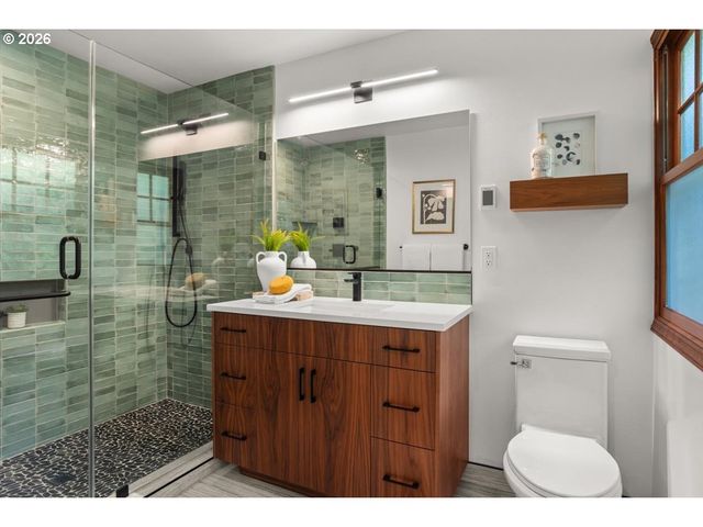 4102 Sw WESTDALE Dr, Portland, OR 97221