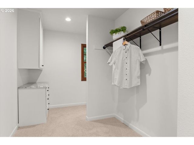 4102 Sw WESTDALE Dr, Portland, OR 97221