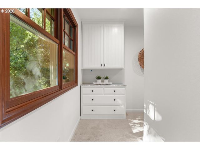 4102 Sw WESTDALE Dr, Portland, OR 97221