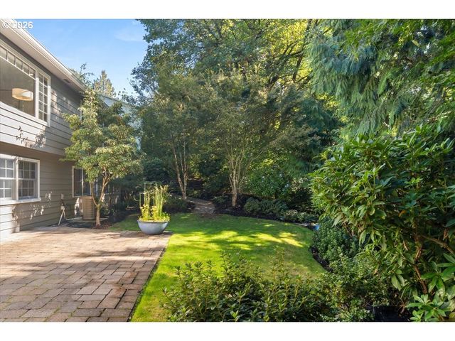 4102 Sw WESTDALE Dr, Portland, OR 97221