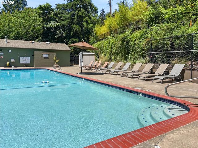 4102 Sw WESTDALE Dr, Portland, OR 97221