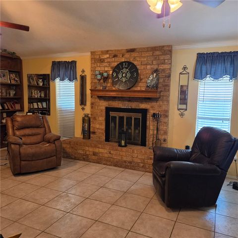2104 Saint Charles Dr, Portland, TX 78374