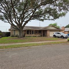 2104 Saint Charles Dr, Portland, TX 78374