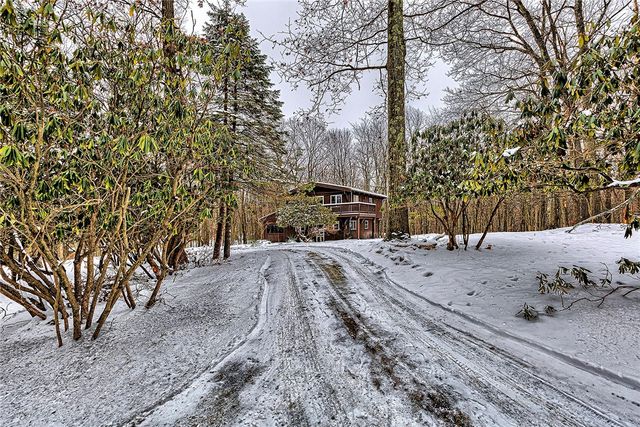 248 Greenbrier Rd, Bullskin Twp, PA 15610