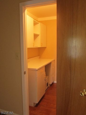 32 Rebecca Rd, East Hanover Twp., NJ 07936