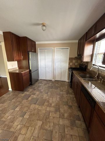 32 Rebecca Rd, East Hanover Twp., NJ 07936
