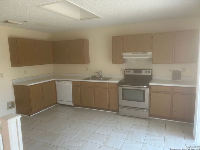 8055 CORAL MEADOW, Converse, TX 78109
