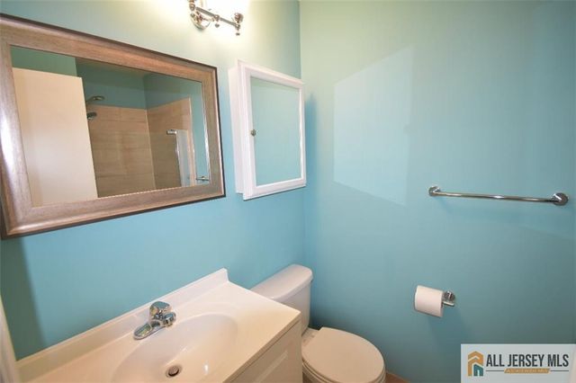 49 Farnham Square, Sayreville, NJ 08859