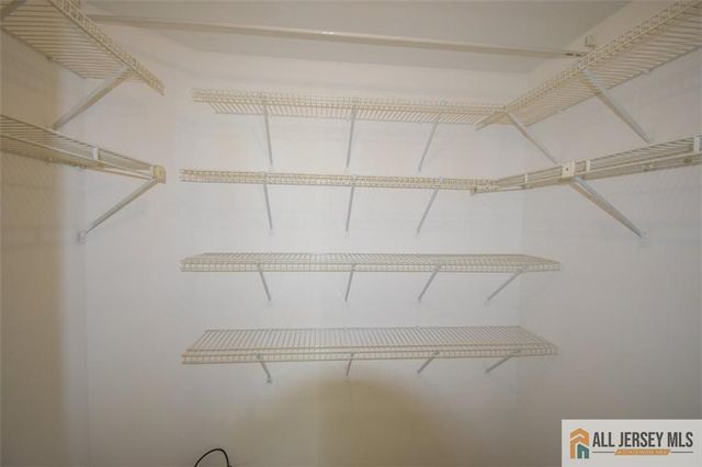 49 Farnham Square, Sayreville, NJ 08859