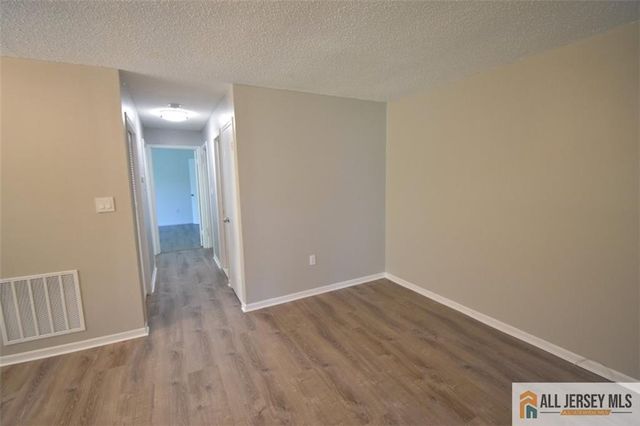 49 Farnham Square, Sayreville, NJ 08859