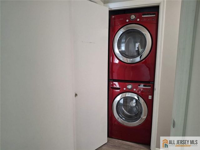 49 Farnham Square, Sayreville, NJ 08859