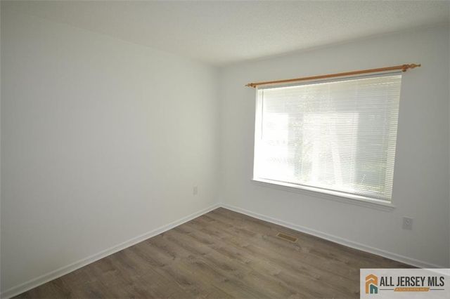 49 Farnham Square, Sayreville, NJ 08859