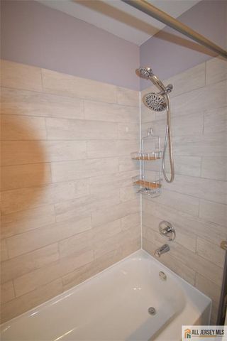 49 Farnham Square, Sayreville, NJ 08859