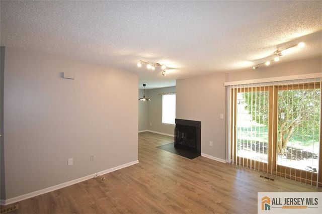 49 Farnham Square, Sayreville, NJ 08859