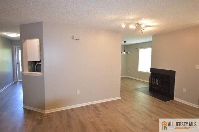 49 Farnham Square, Sayreville, NJ 08859