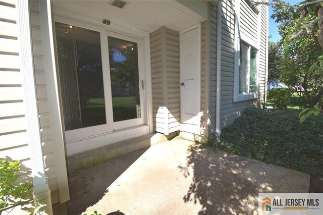 49 Farnham Square, Sayreville, NJ 08859