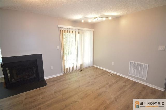 49 Farnham Square, Sayreville, NJ 08859