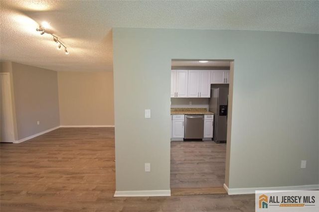 49 Farnham Square, Sayreville, NJ 08859