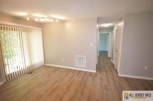 49 Farnham Square, Sayreville, NJ 08859