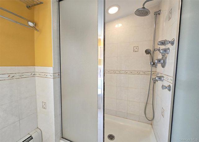 27 Peter Road, Ronkonkoma, NY 11779