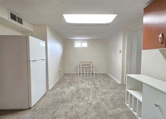 27 Peter Road, Ronkonkoma, NY 11779