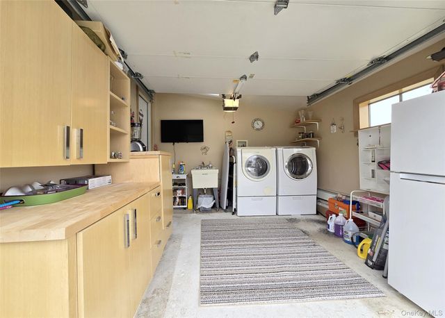 27 Peter Road, Ronkonkoma, NY 11779