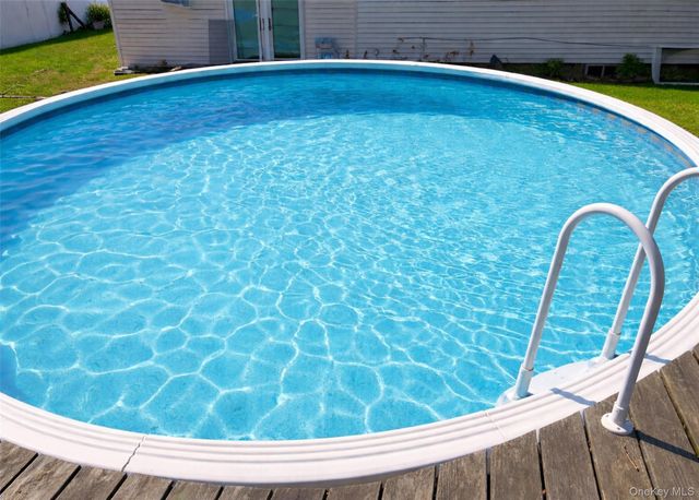 27 Peter Road, Ronkonkoma, NY 11779