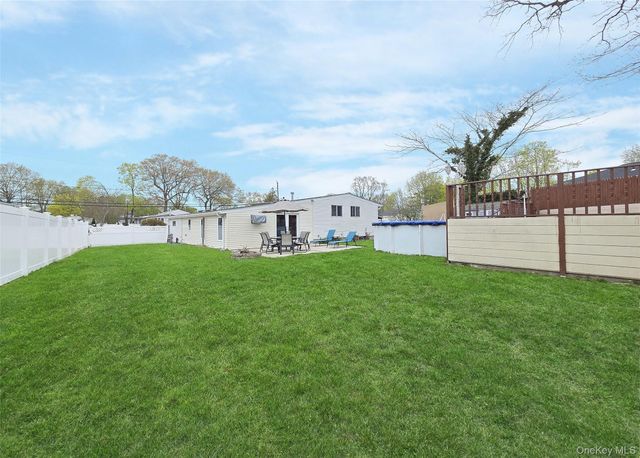 27 Peter Road, Ronkonkoma, NY 11779