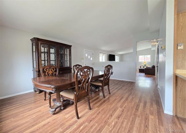 27 Peter Road, Ronkonkoma, NY 11779