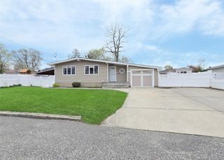 27 Peter Road, Ronkonkoma, NY 11779