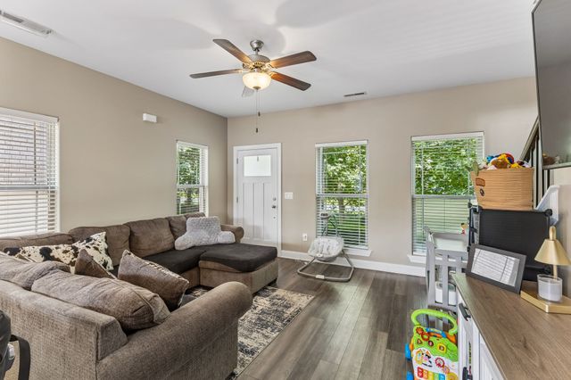 555 Gresham Ln Unit 2D, Murfreesboro, TN 37129