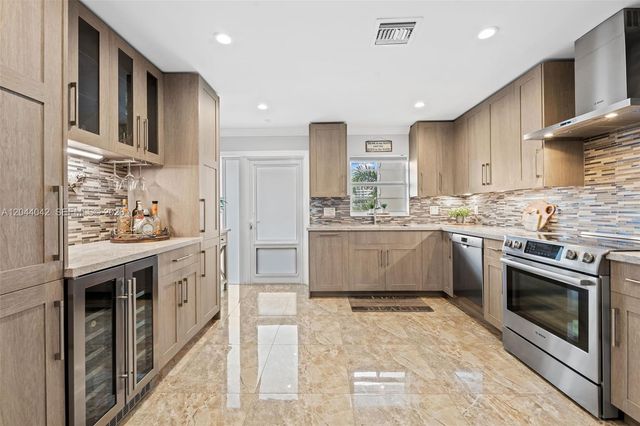 711 N Riverside Drive 302, Pompano Beach, FL 33062