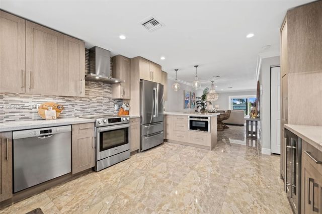 711 N Riverside Drive 302, Pompano Beach, FL 33062
